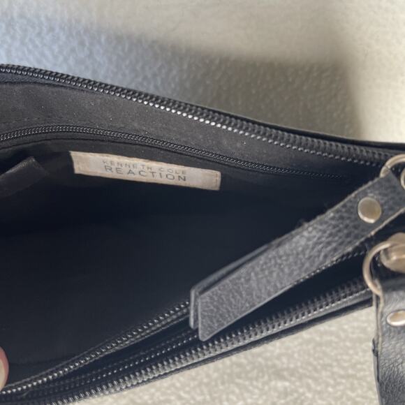 Kenneth Cole Small Purse Handbag Soft Leather Crossbody Bag Flat Tons Pockets - Picture 5 of 7